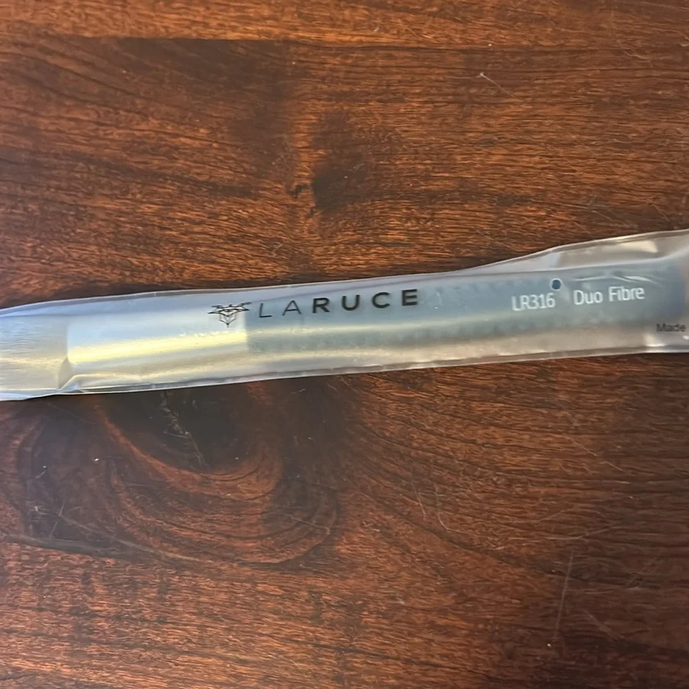 Laruce LR316 Duo Fibre brush in Denim new in pouch